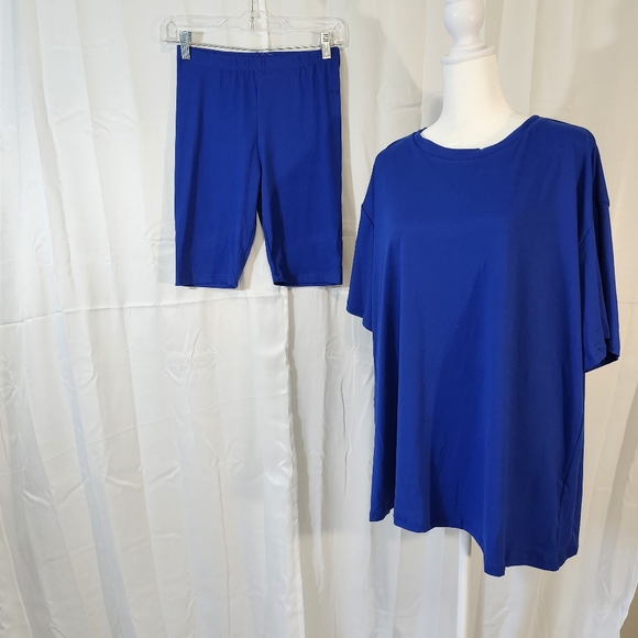 Capelle Loose Fit Top & Biker Short Set - Picture 2 of 15